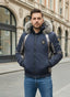 Herren Winterjacke mit Fellkapuze – Blau mit Silber-Details