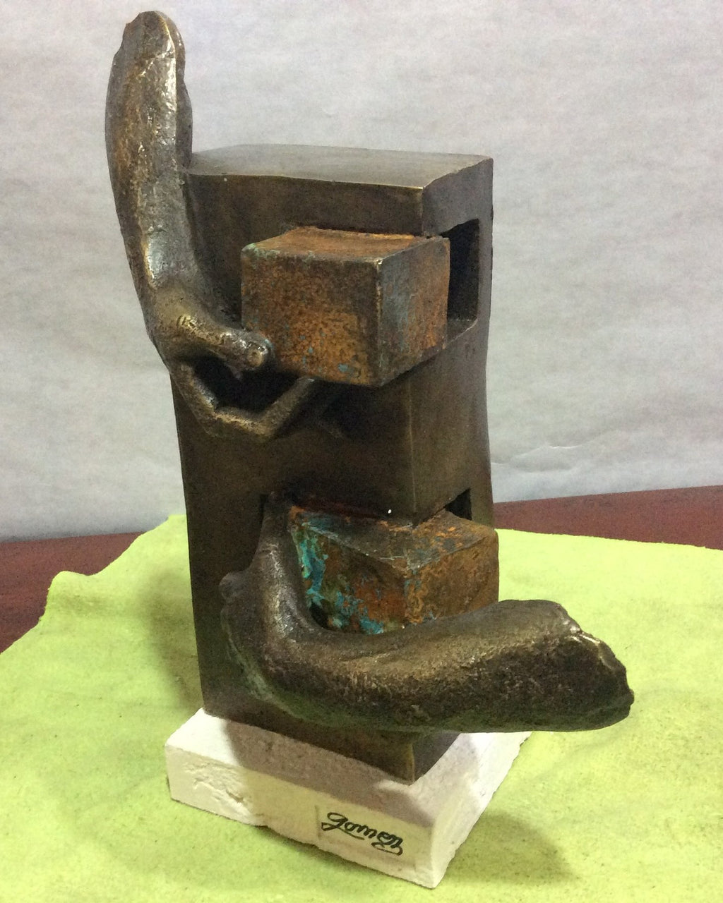 Bronzskulptur – Andrés Gómez „Manos rotas“ – 30×20×15 cm