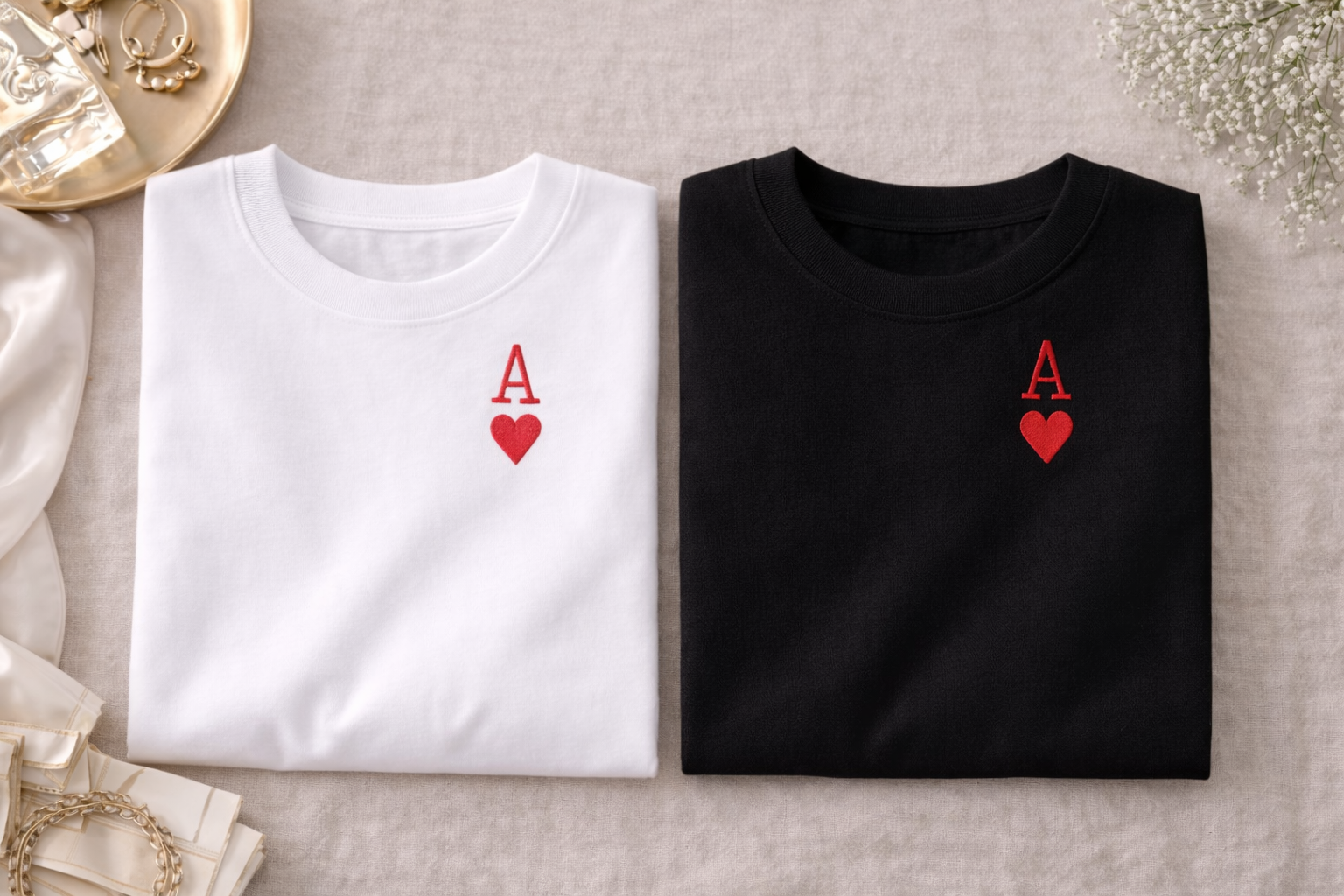 Handbesticktes T-Shirt mit Herzkarte & Buchstabe Zweitbild