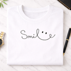Besticktes "Smile" Unisex T-Shirt – Motivation & Positive Vibes