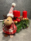 Rentier mit rotem Kleid & Strickmütze – 24 cm