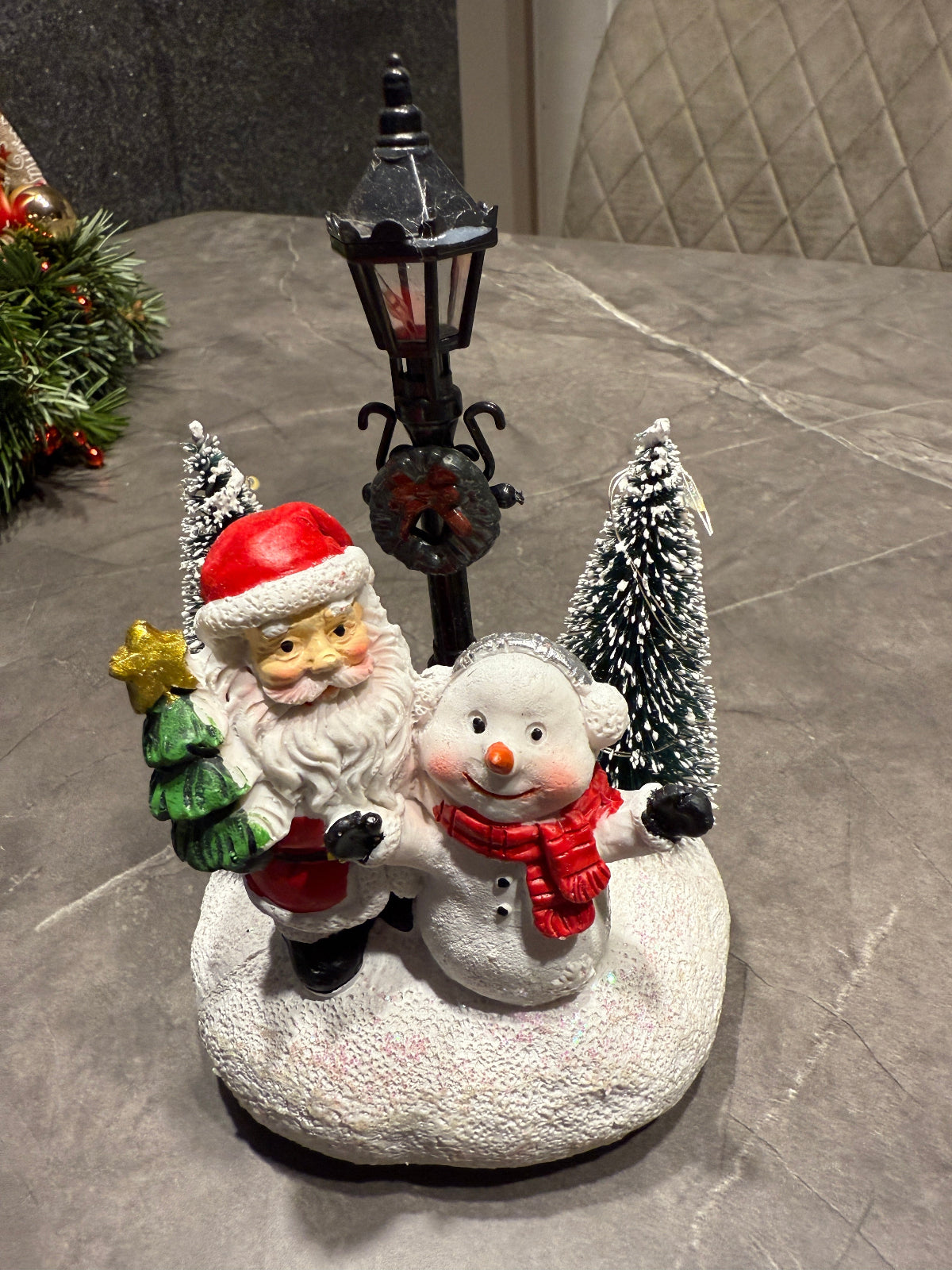 Weihnachtsfigur „Santa & Schneemann“ – 13 cm Hauptbild