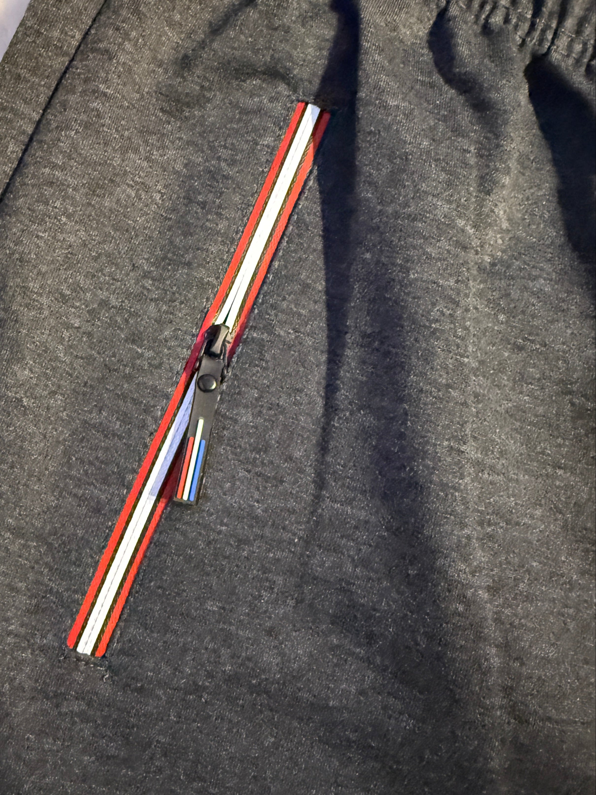 V.I.MAN Herren Shorts mit SPORT-Print – Dunkelgrau