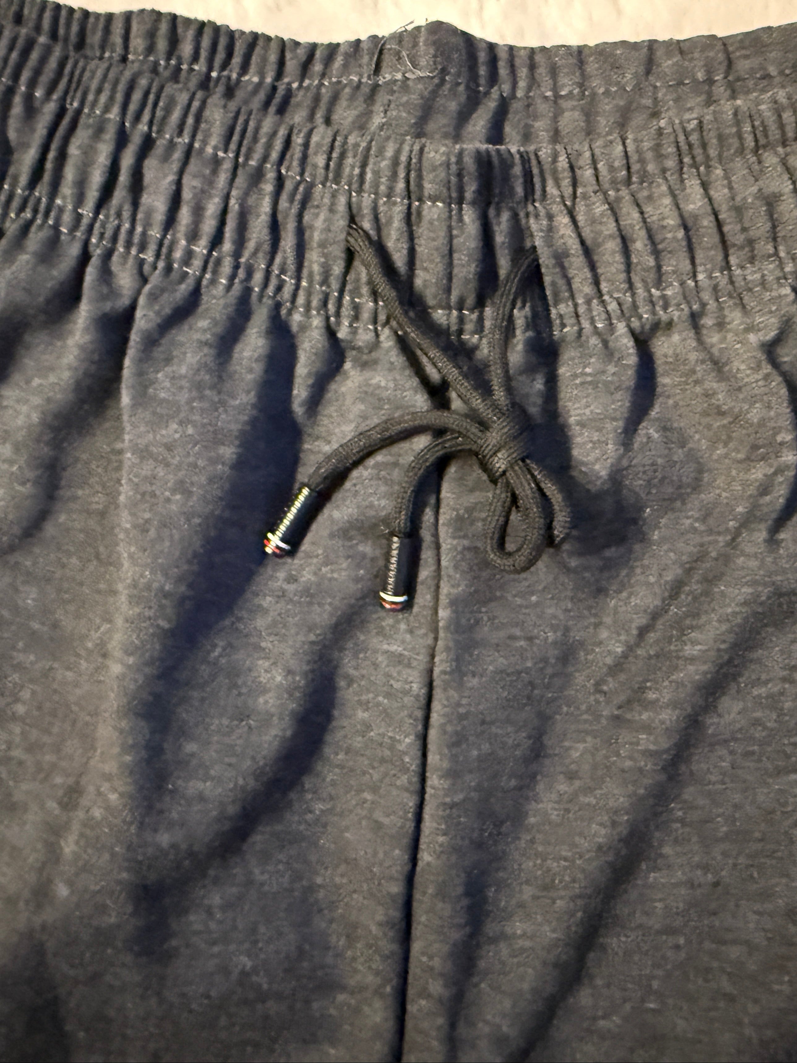 V.I.MAN Herren Shorts mit SPORT-Print – Dunkelgrau