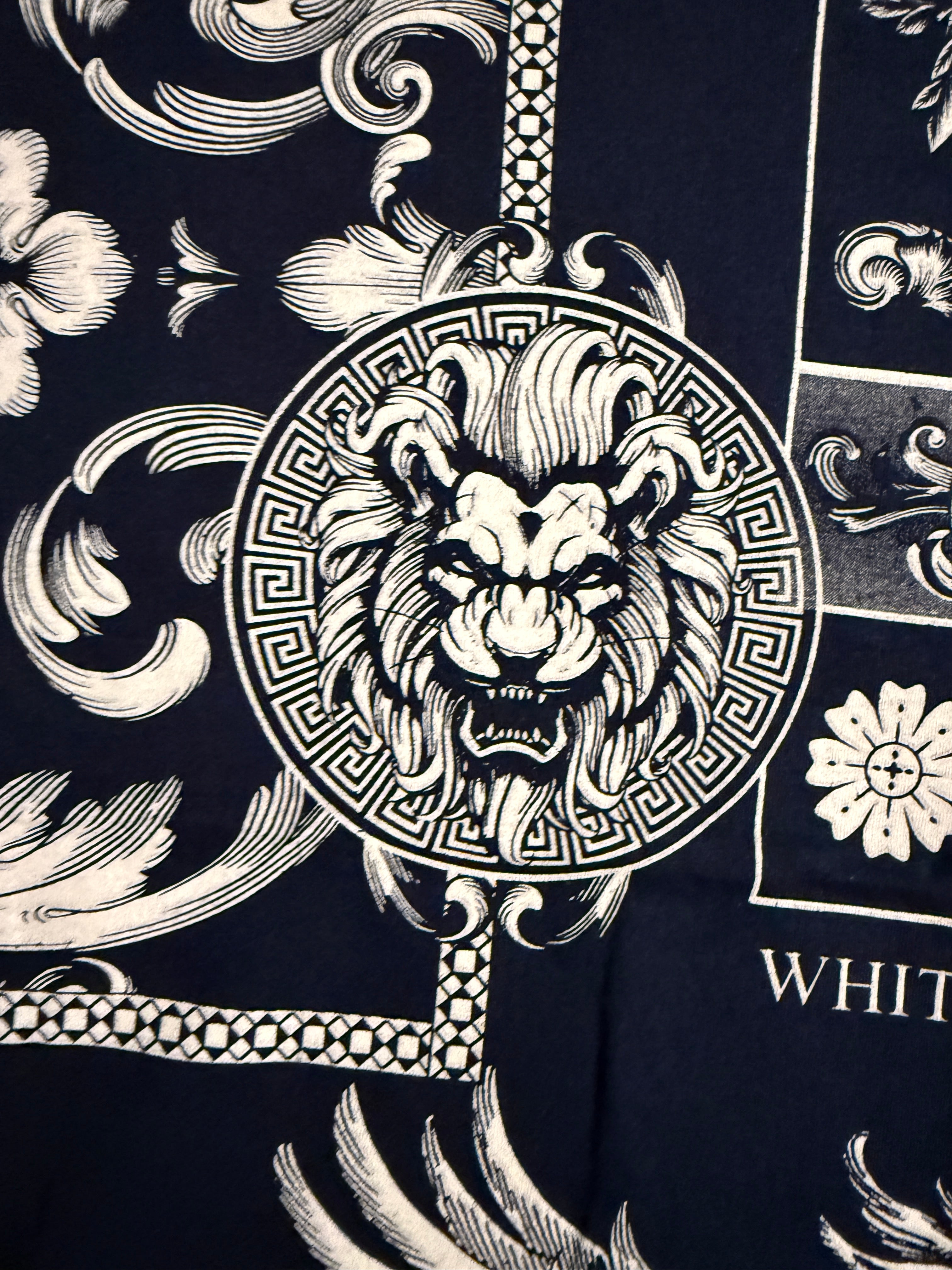 Herren T-Shirt mit Löwenmotiv – Blau (Front & Rücken bedruckt)