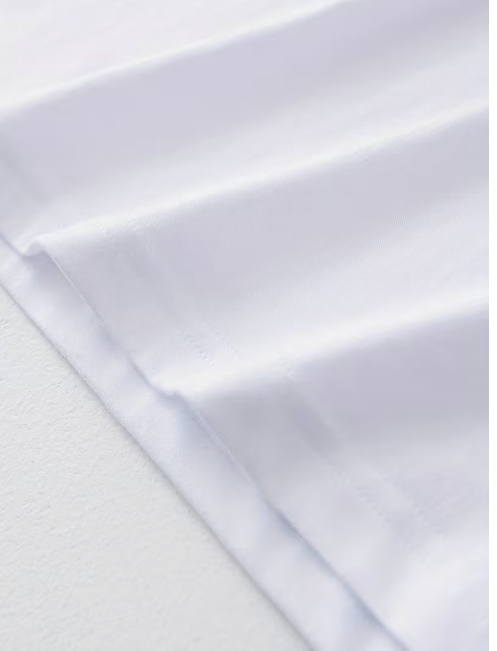 Herren T-Shirt Weiß – 100% Baumwolle – Gesticktes Berg & Bäume Logo